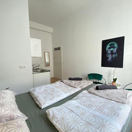 8 Fully Equipped Studio Shared Apt W Terrace Margareten Vienna Esterno foto