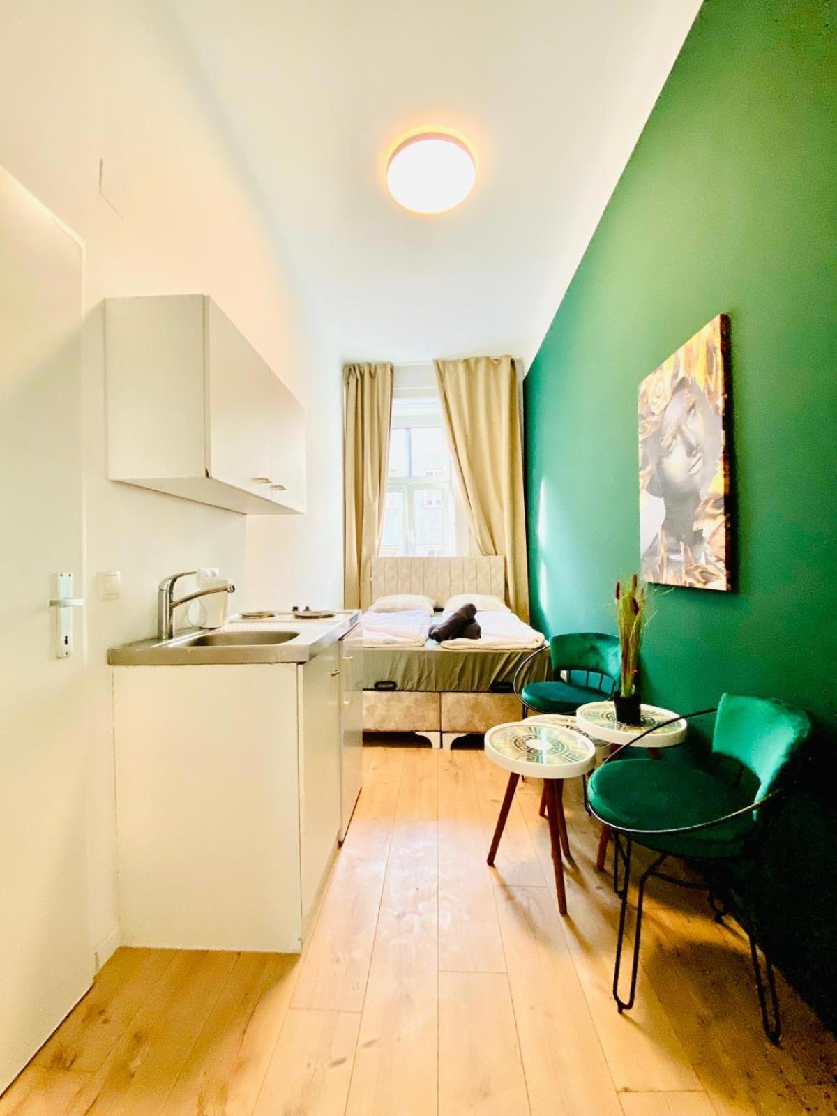 8 Fully Equipped Studio Shared Apt W Terrace Margareten Vienna Esterno foto