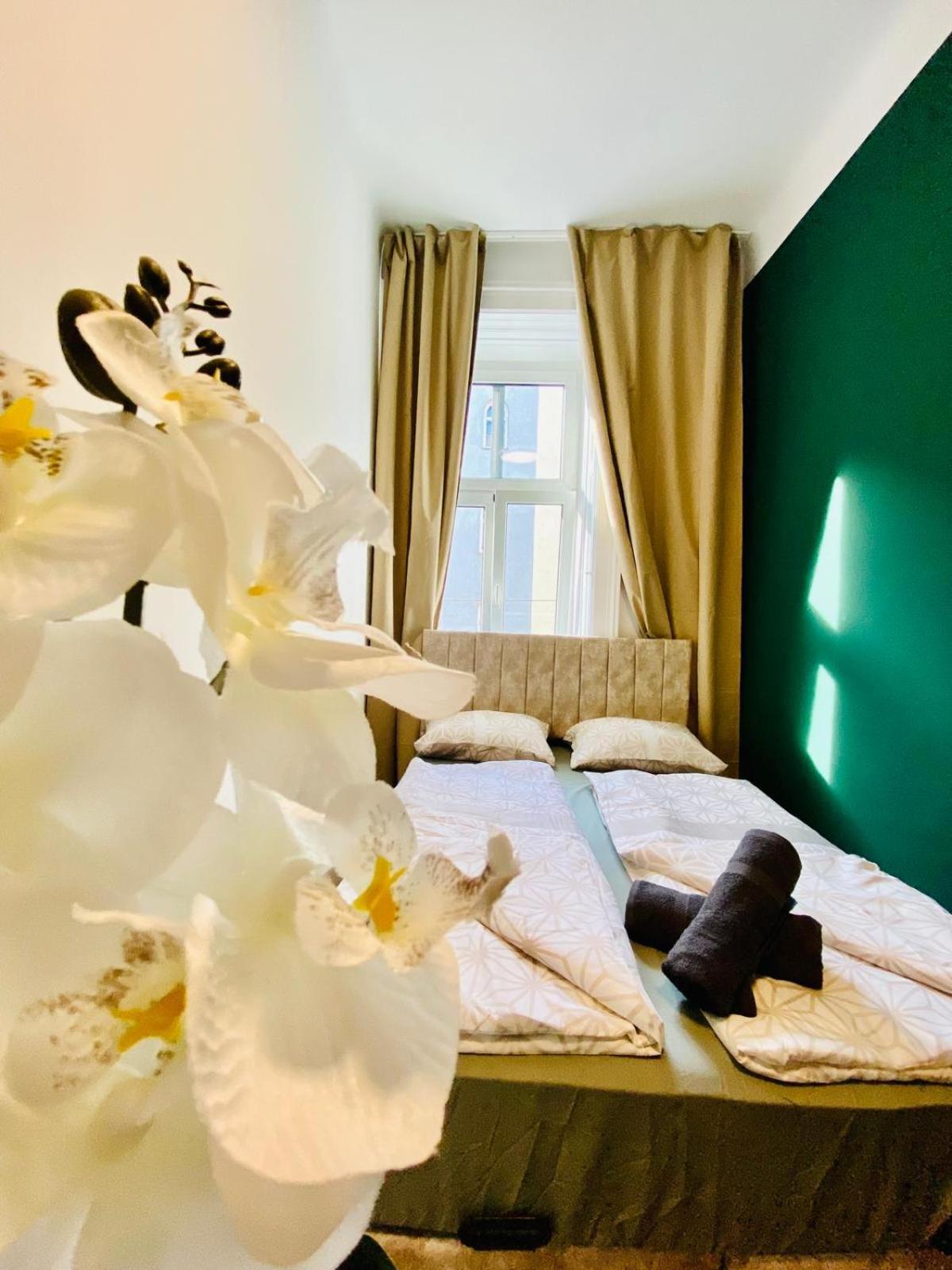 8 Fully Equipped Studio Shared Apt W Terrace Margareten Vienna Esterno foto