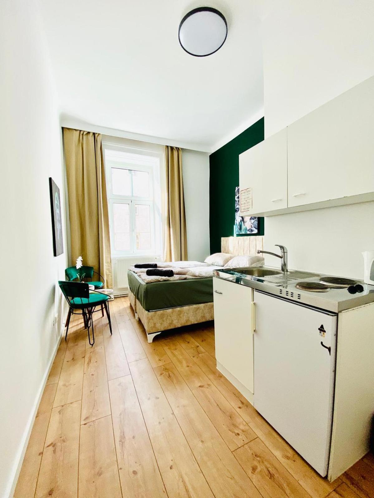 8 Fully Equipped Studio Shared Apt W Terrace Margareten Vienna Esterno foto