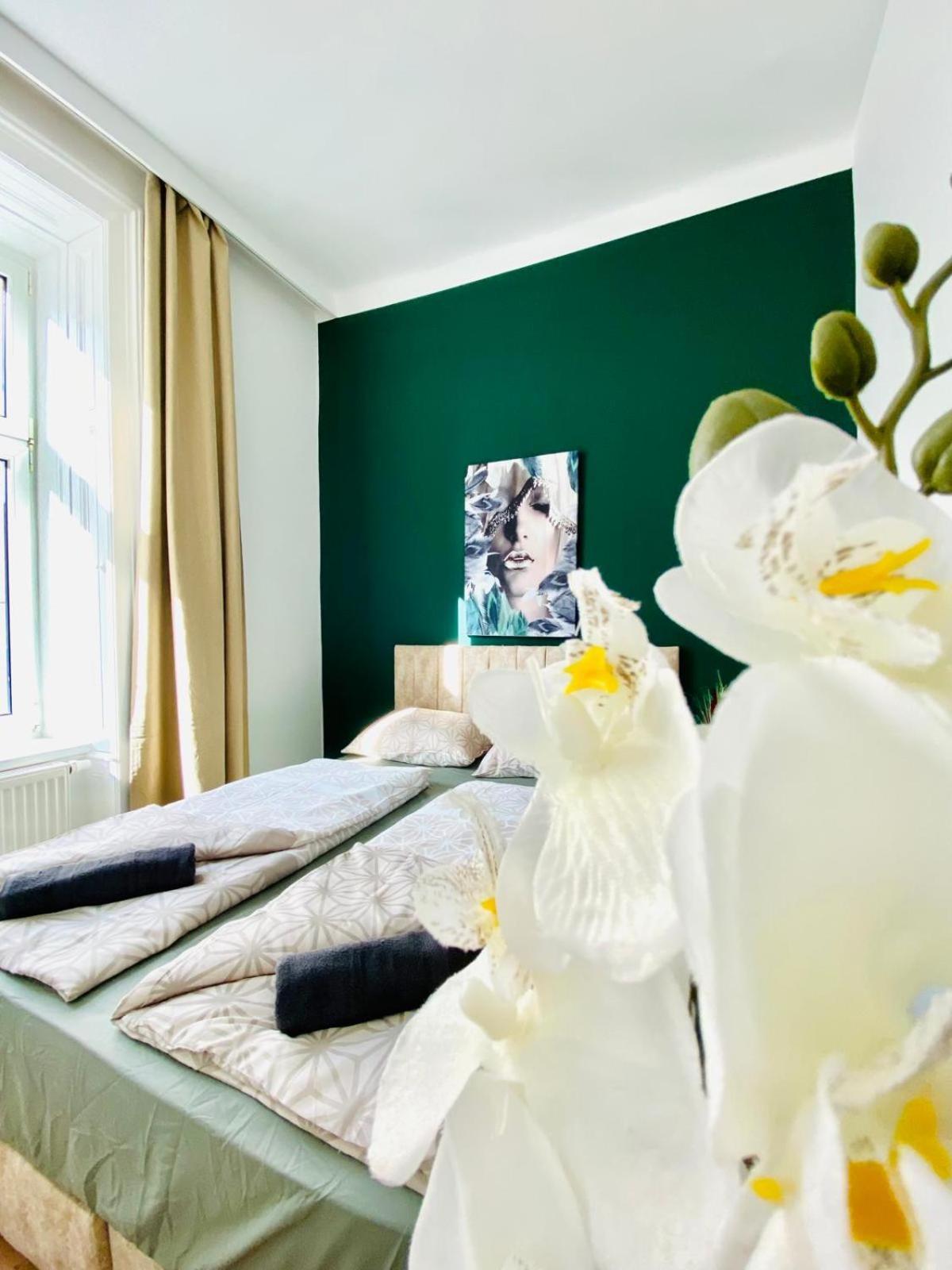 8 Fully Equipped Studio Shared Apt W Terrace Margareten Vienna Esterno foto