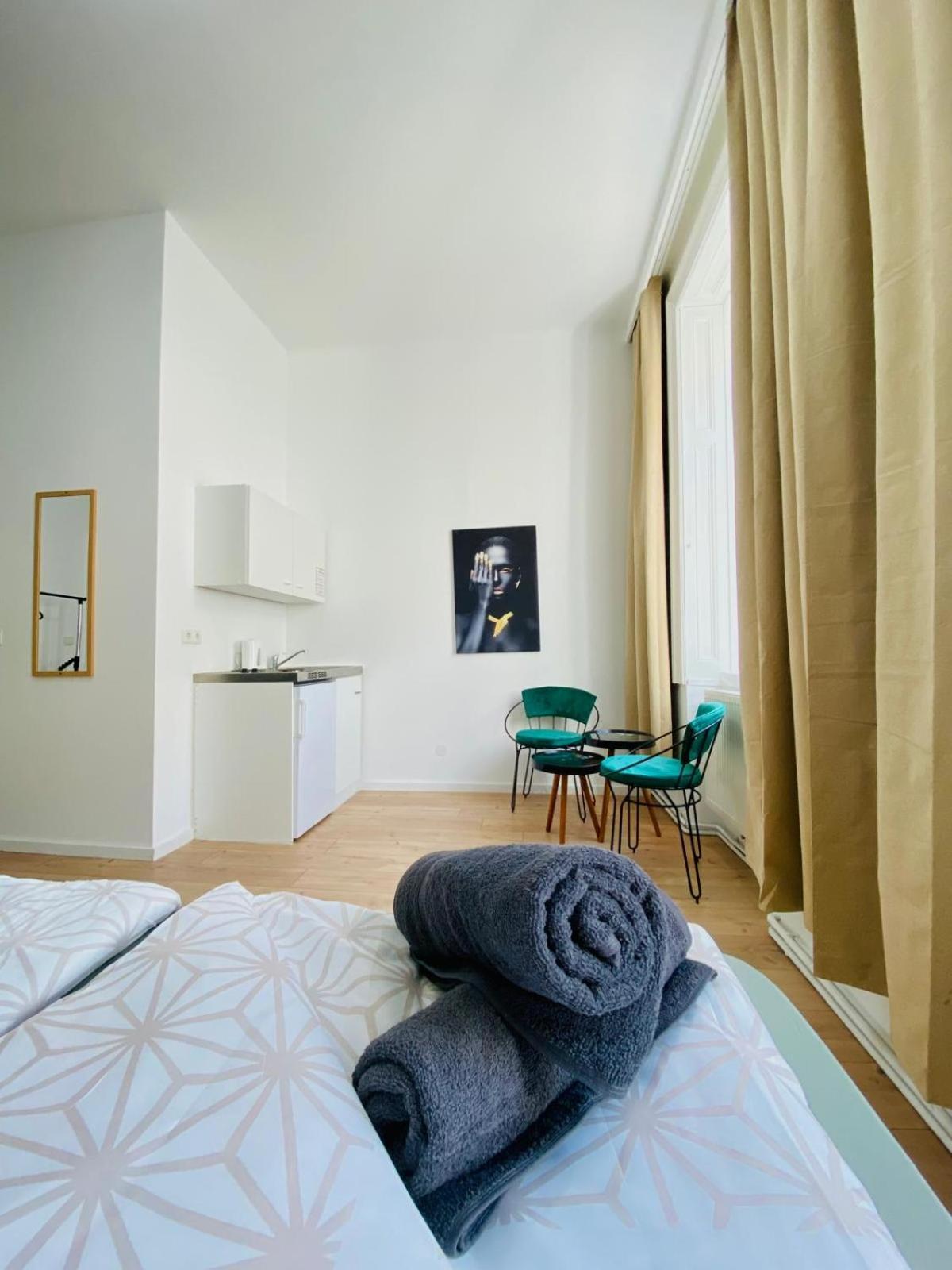 8 Fully Equipped Studio Shared Apt W Terrace Margareten Vienna Esterno foto