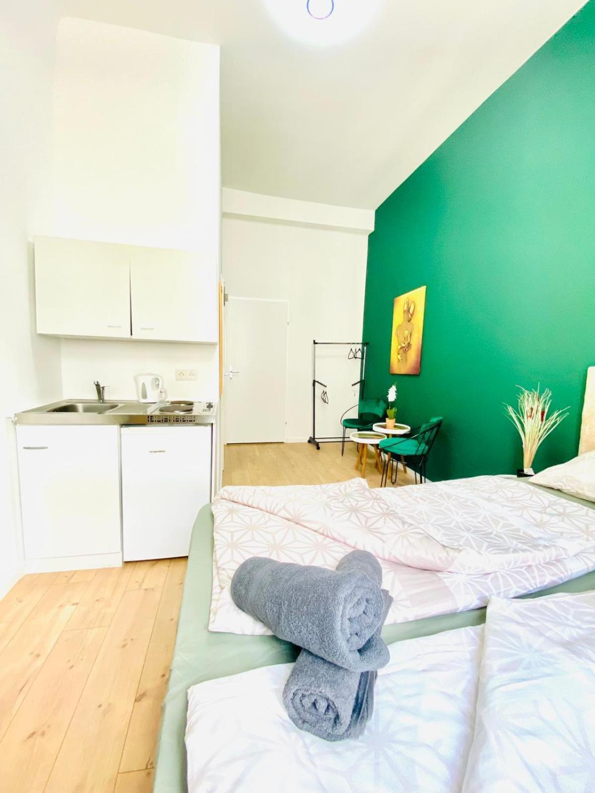 8 Fully Equipped Studio Shared Apt W Terrace Margareten Vienna Esterno foto